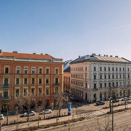 Exclusive 2-bedroom Penthouse With Jacuzzi * Budapest