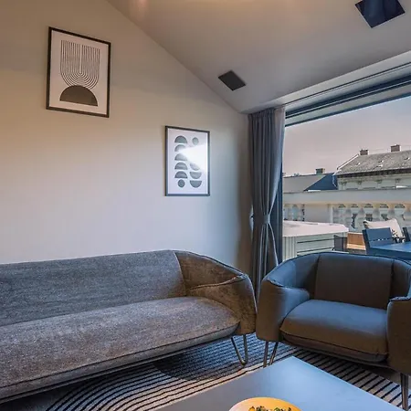 Exclusive 2-bedroom Penthouse With Jacuzzi * ブダペスト
