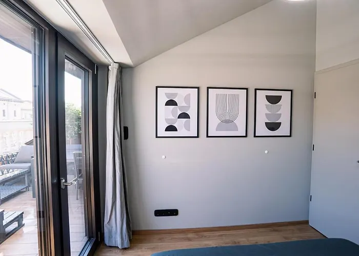 Exclusive 2-bedroom Penthouse With Jacuzzi Budapest