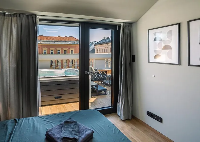 Exclusive 2-bedroom Penthouse With Jacuzzi Budapest