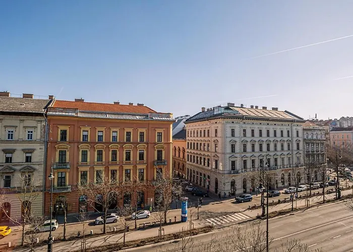 Exclusive 2-bedroom Penthouse With Jacuzzi * Budapest