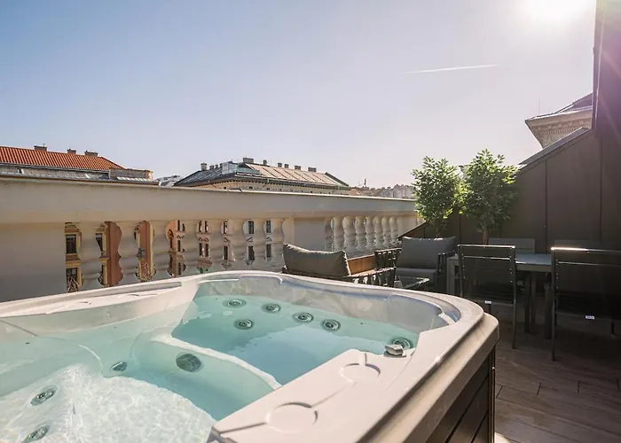 Exclusive 2-bedroom Penthouse With Jacuzzi Appartement Budapest