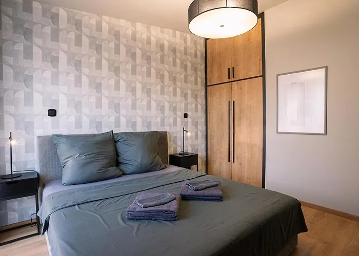 Exclusive 2-bedroom Penthouse With Jacuzzi *