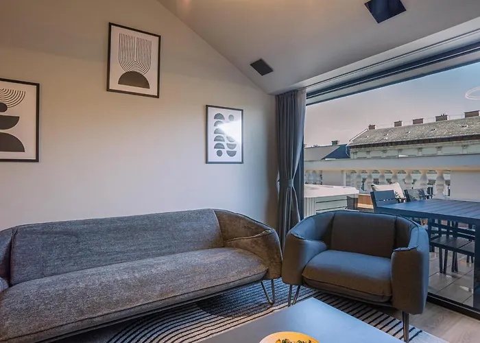 Exclusive 2-bedroom Penthouse With Jacuzzi * Budapest
