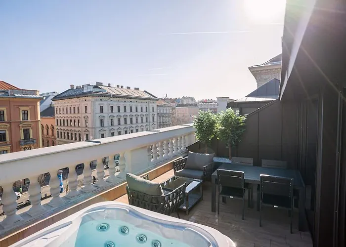 Exclusive 2-bedroom Penthouse With Jacuzzi Appartement Budapest