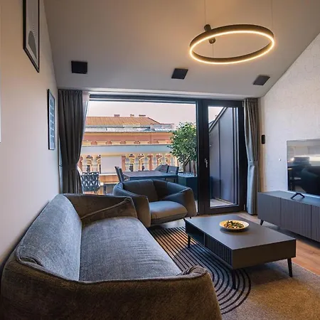 Exclusive 2-bedroom Penthouse With Jacuzzi Apartman *